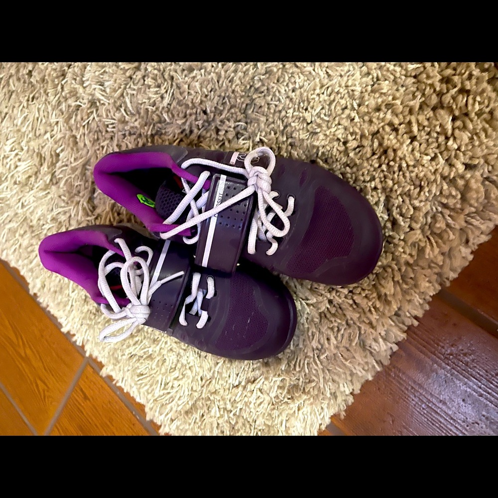 Reebok shoes for woman  for lifting